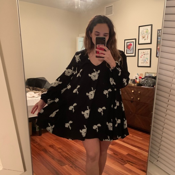Free People Dresses & Skirts - Free People Flowy Embroidered Dress